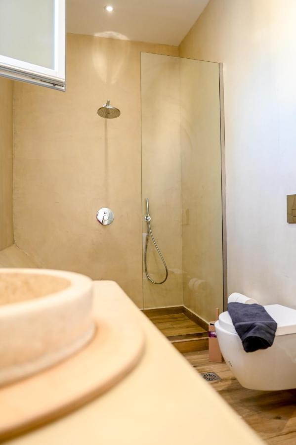 By Georgia Apartment Fira (Santorini)